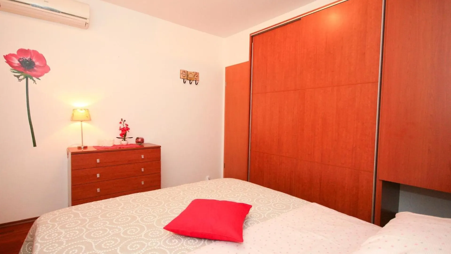 Apartments With A Parking Space Baska, Krk - 19420  Baska (Krk)
